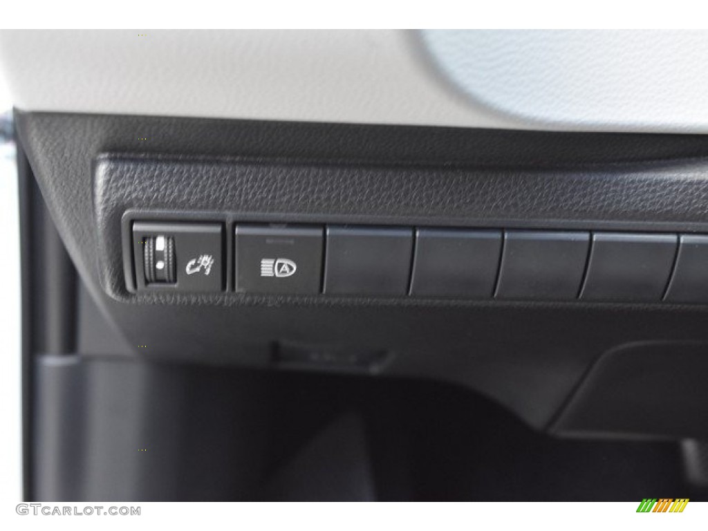 2019 Toyota Corolla Hatchback SE Controls Photo #129582960