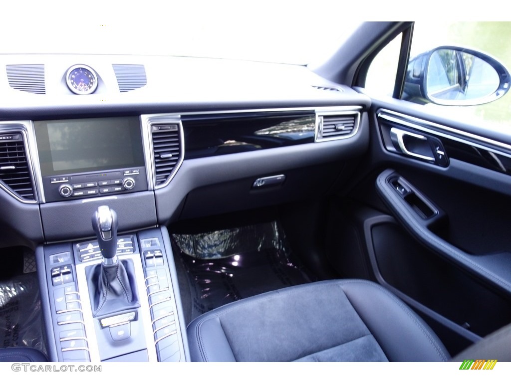 2018 Macan  - Night Blue Metallic / Black photo #15