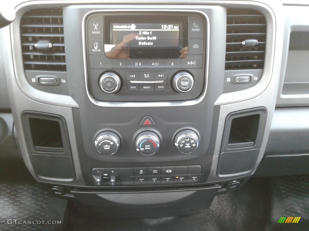 2018 Ram 5500 Tradesman Regular Cab Chassis Controls Photo #129603892
