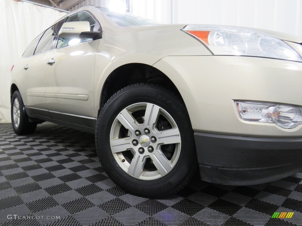 2011 Traverse LT - Gold Mist Metallic / Ebony/Ebony photo #3