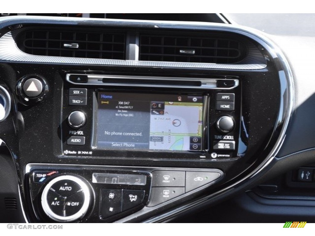 2019 Toyota Prius c LE Controls Photo #129608014