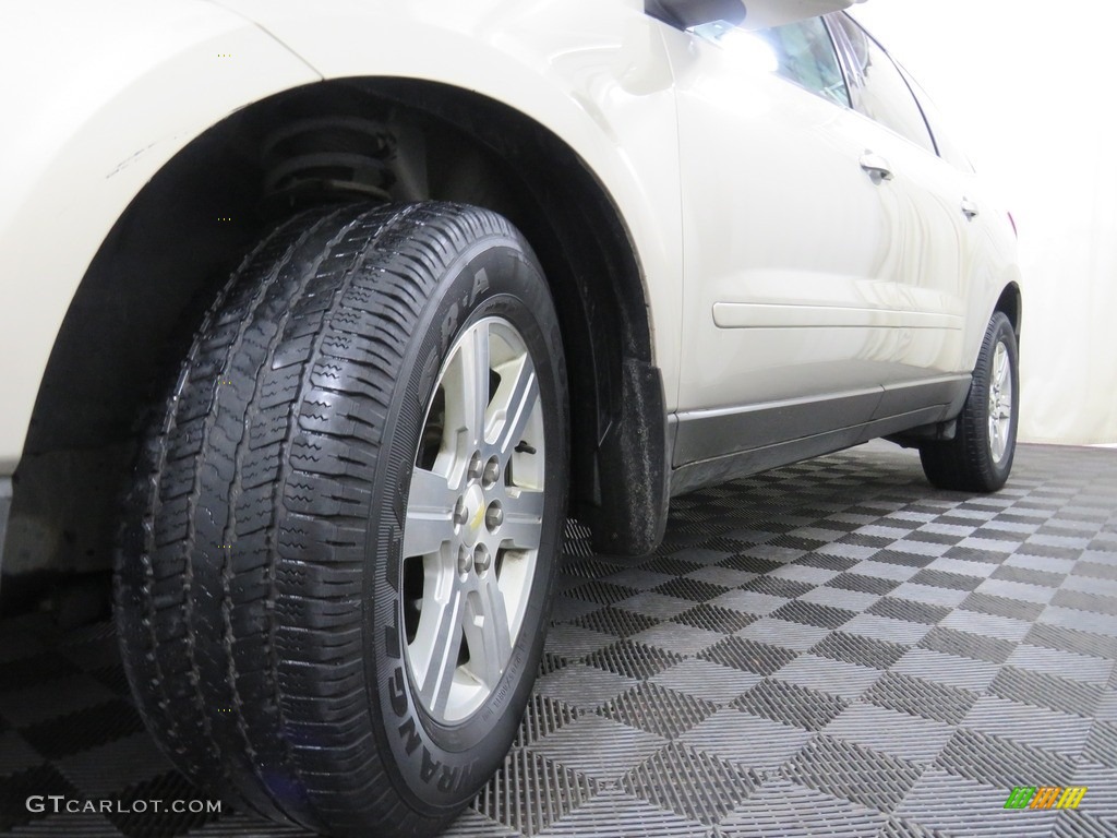 2011 Traverse LT - Gold Mist Metallic / Ebony/Ebony photo #9