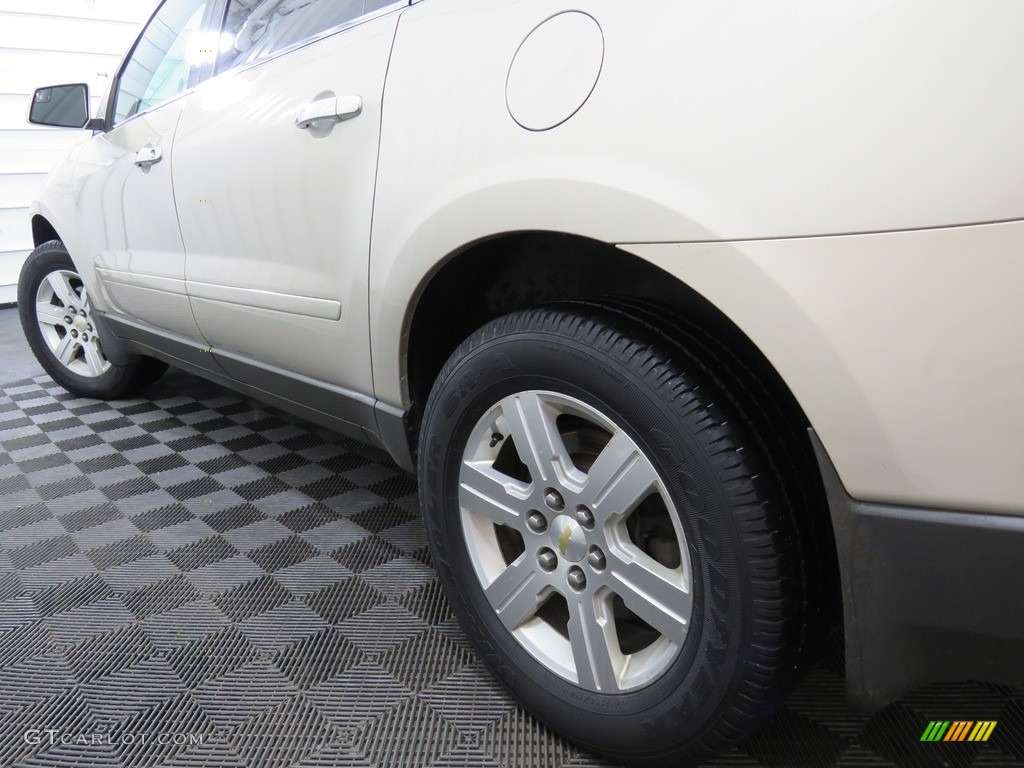 2011 Traverse LT - Gold Mist Metallic / Ebony/Ebony photo #10