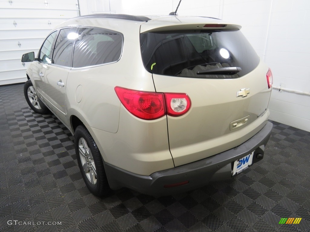 2011 Traverse LT - Gold Mist Metallic / Ebony/Ebony photo #11