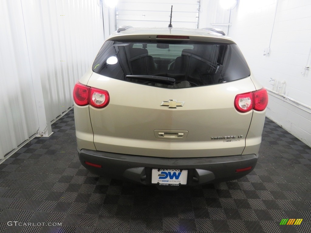 2011 Traverse LT - Gold Mist Metallic / Ebony/Ebony photo #12