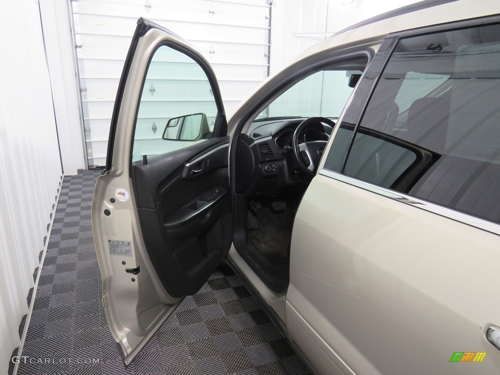 2011 Traverse LT - Gold Mist Metallic / Ebony/Ebony photo #17