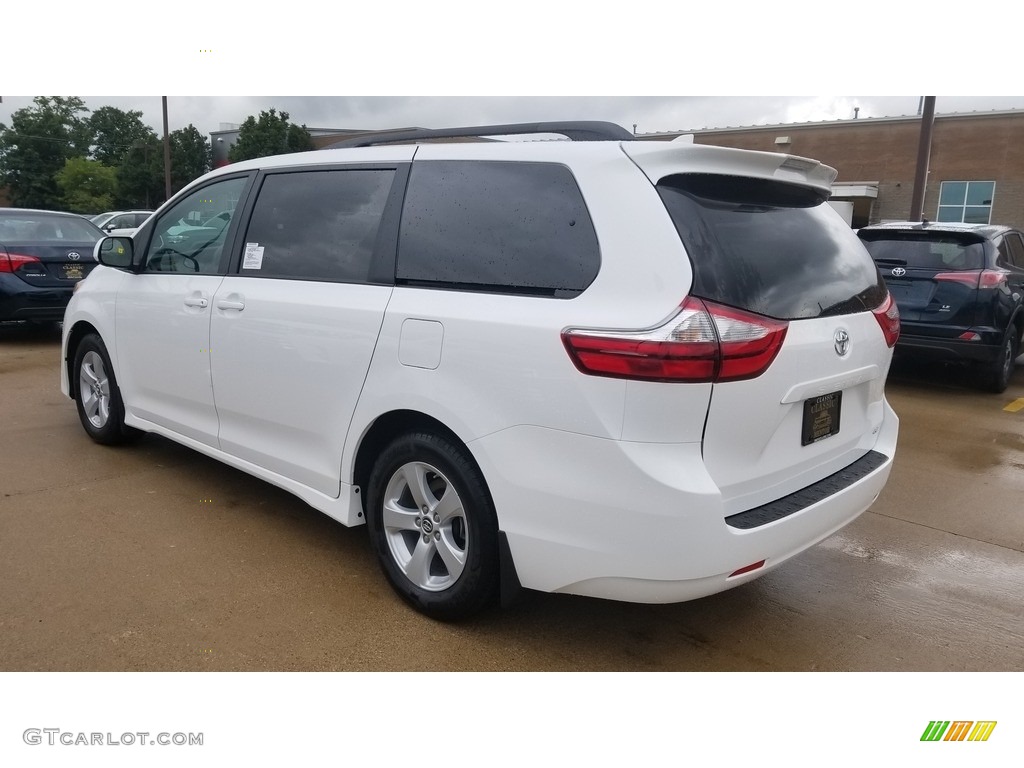 2019 Sienna LE - Super White / Ash photo #2