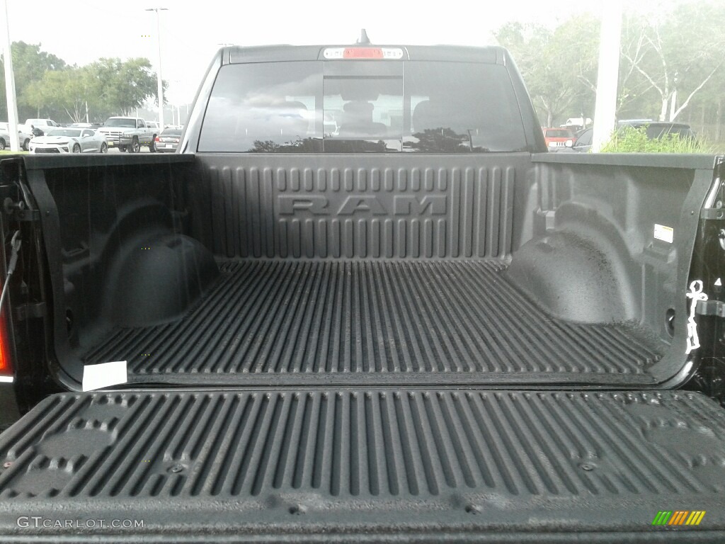 2019 1500 Tradesman Crew Cab - Diamond Black Crystal Pearl / Black photo #19