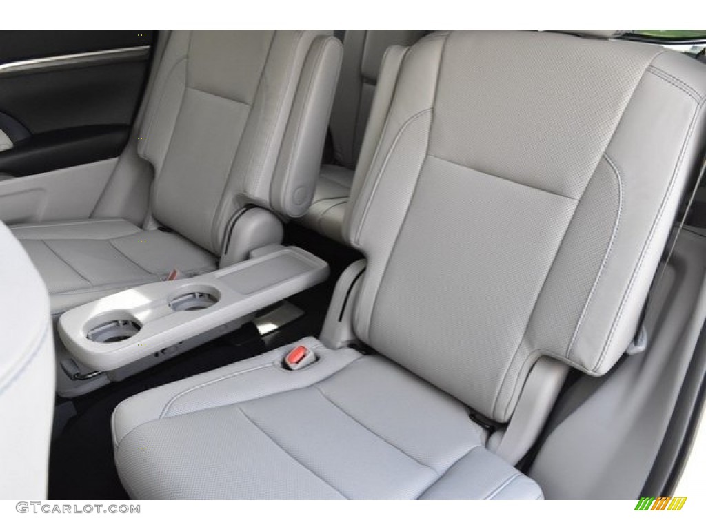 2019 Toyota Highlander Limited Platinum AWD Rear Seat Photo #129618404