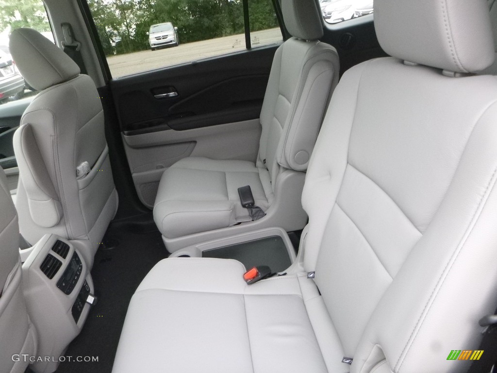 2019 Pilot Touring AWD - Lunar Silver Metallic / Gray photo #10