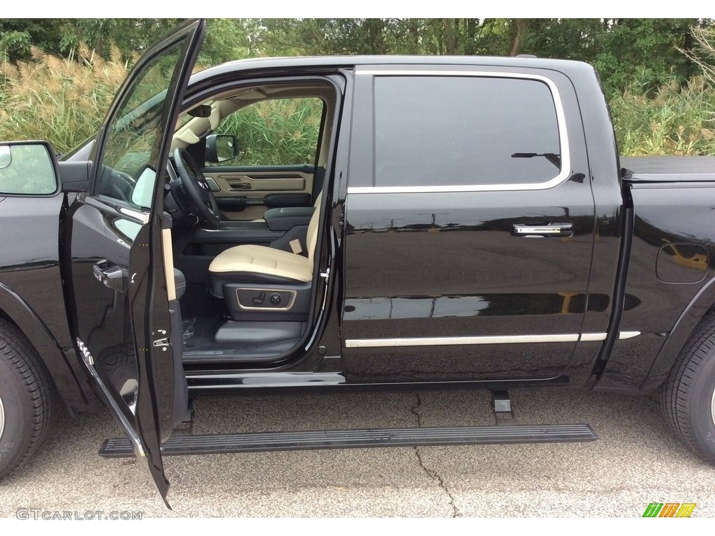 2019 1500 Limited Crew Cab 4x4 - Diamond Black Crystal Pearl / Black/Light Frost Beige photo #4
