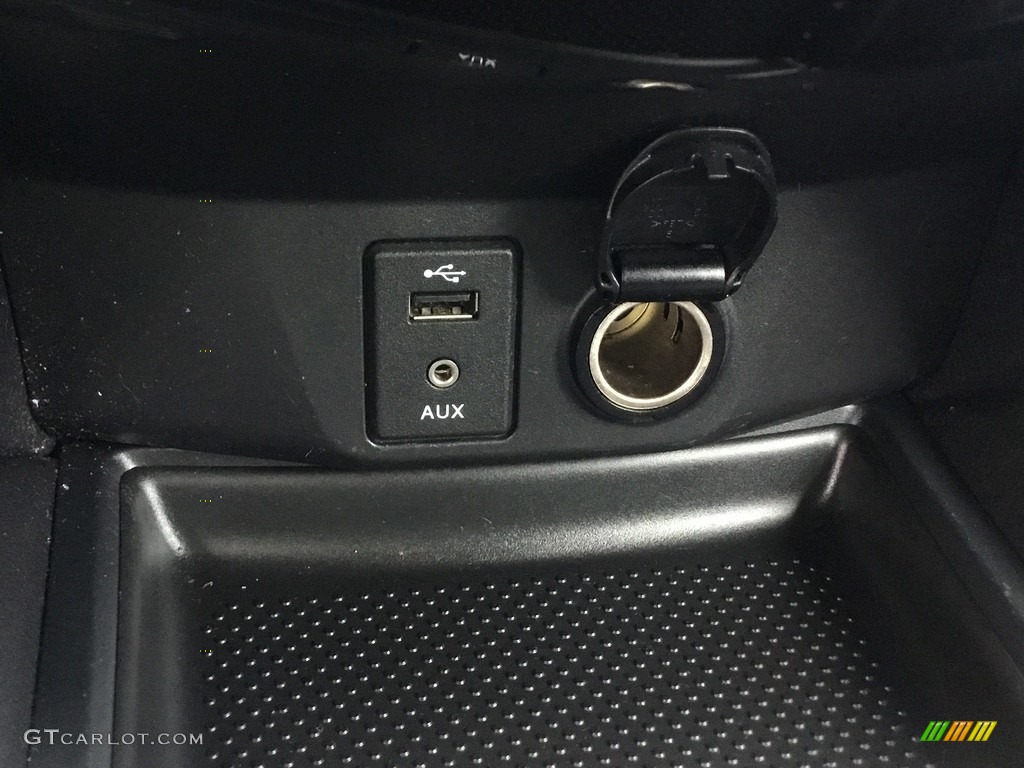 2014 Rogue S AWD - Brilliant Silver / Charcoal photo #15