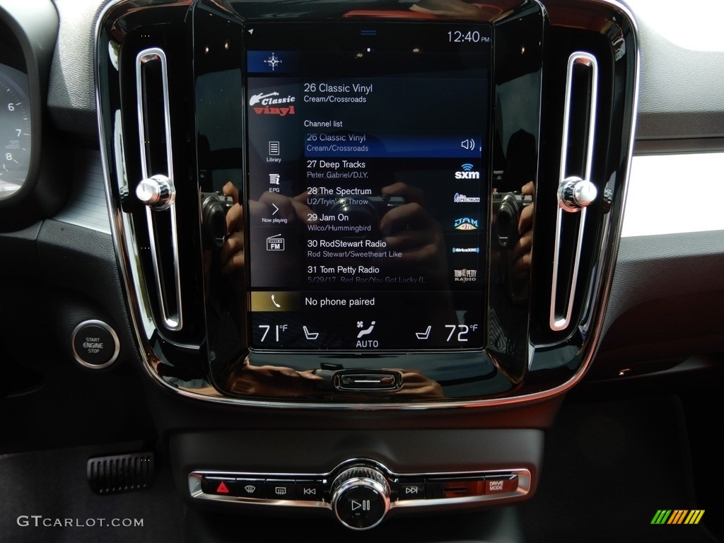 2019 Volvo XC40 T5 Momentum AWD Controls Photo #129634007
