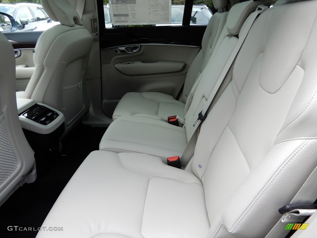 2019 Volvo XC90 T5 AWD Momentum Rear Seat Photo #129634208