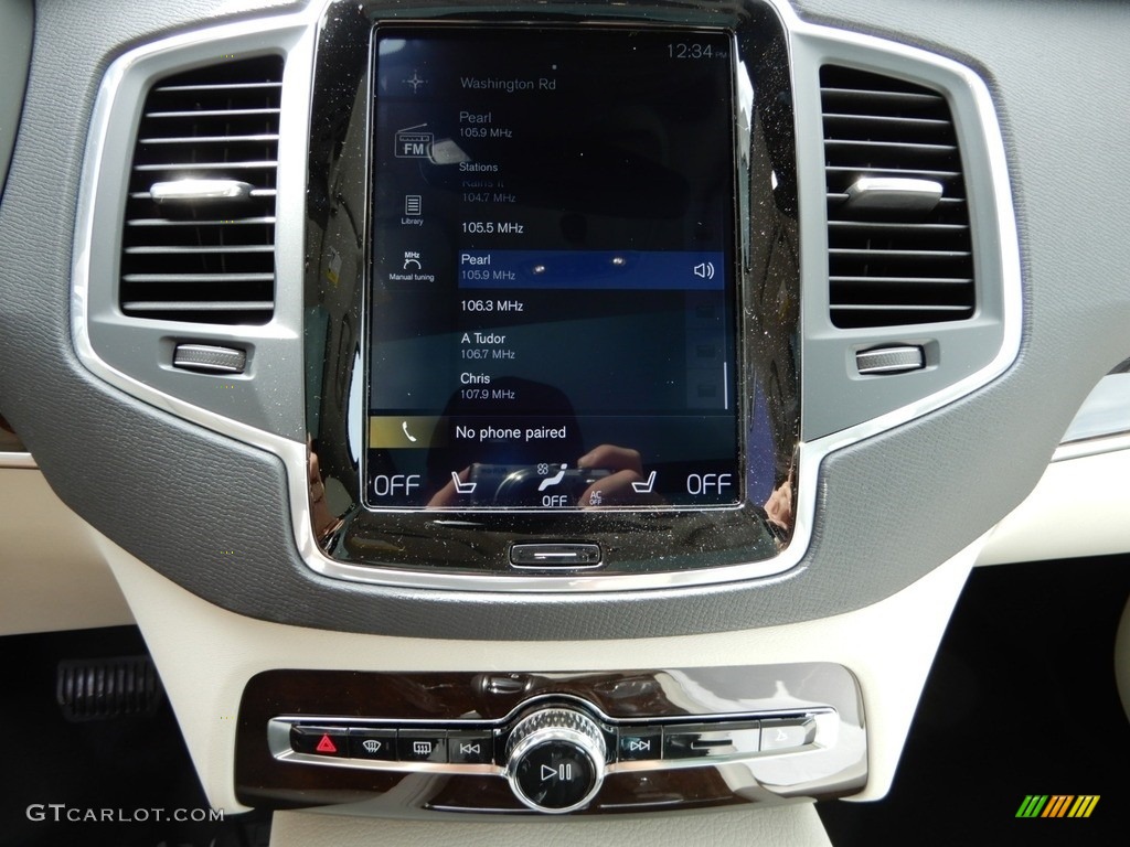 2019 Volvo XC90 T5 AWD Momentum Controls Photo #129634355