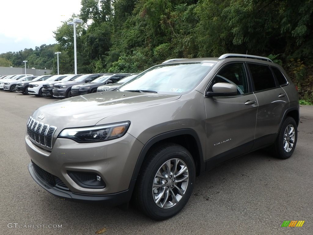 2019 Cherokee Latitude Plus 4x4 - Light Brownstone Pearl / Black photo #1