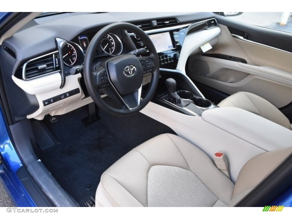 Macadamia Interior 2019 Toyota Camry LE Photo #129641516