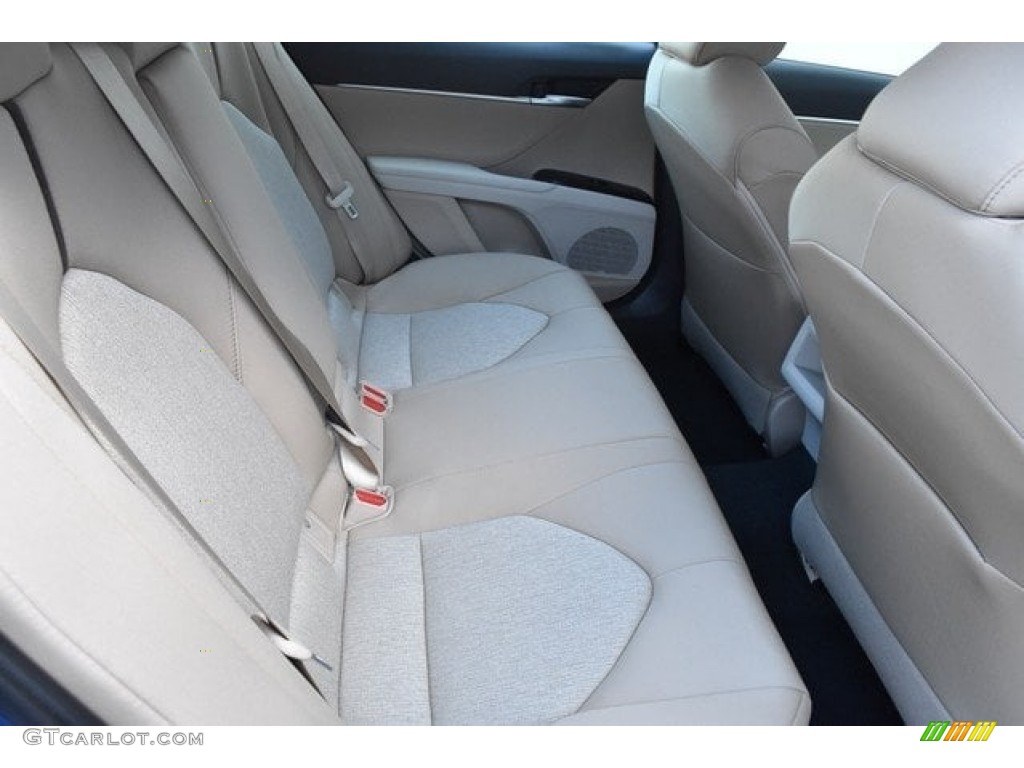 2019 Camry LE - Blue Streak Metallic / Macadamia photo #18