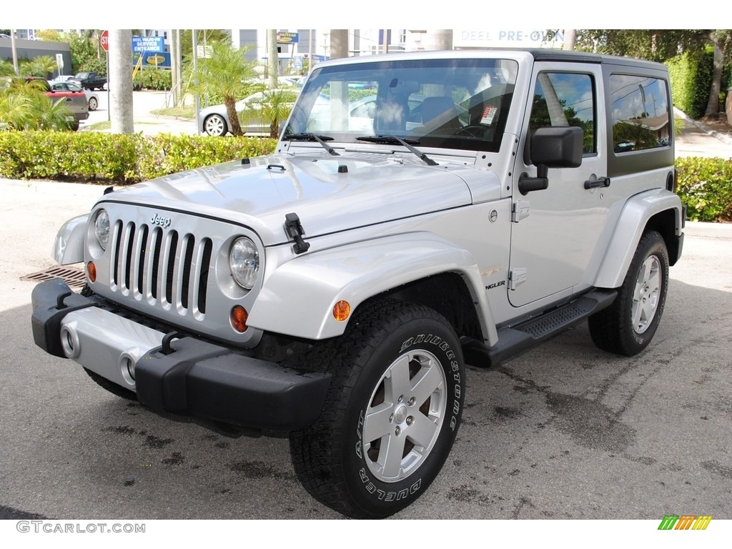 2012 Wrangler Sahara 4x4 - Bright Silver Metallic / Black/Dark Saddle photo #4