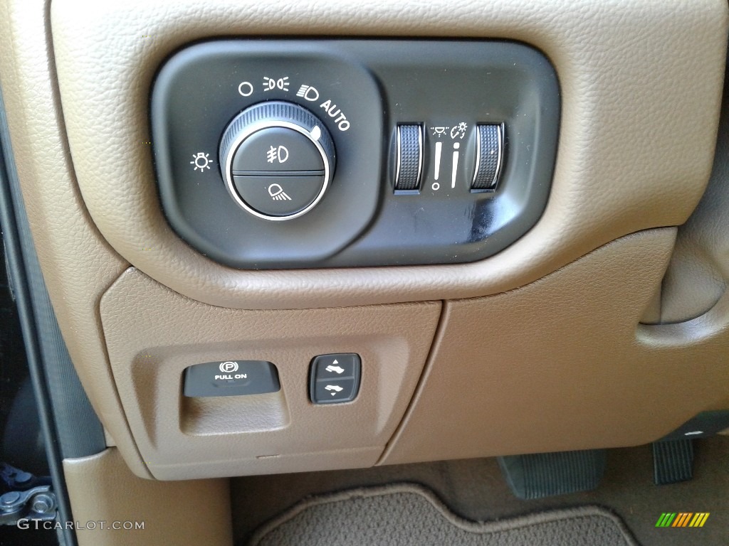 2019 1500 Laramie Crew Cab 4x4 - Diamond Black Crystal Pearl / Mountain Brown/Light Frost Beige photo #18