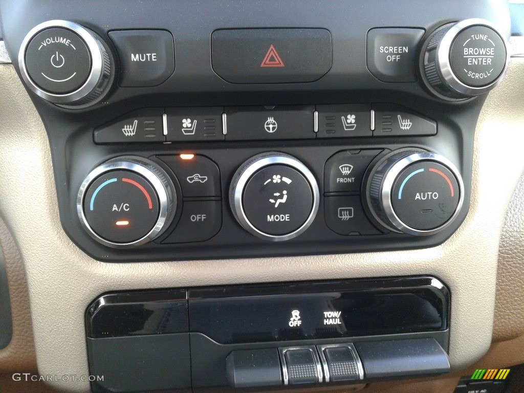 2019 1500 Laramie Crew Cab 4x4 - Diamond Black Crystal Pearl / Mountain Brown/Light Frost Beige photo #32
