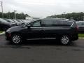 2019 Brilliant Black Crystal Pearl Chrysler Pacifica Touring L  photo #3