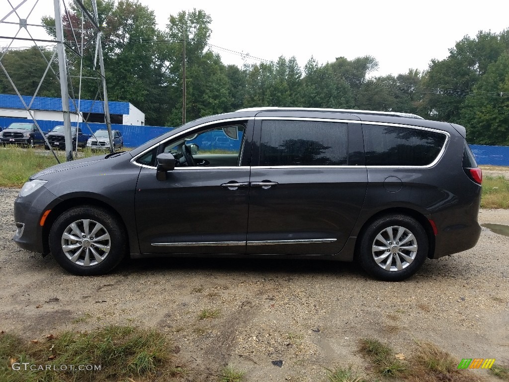 Granite Crystal Metallic 2019 Chrysler Pacifica Touring L Exterior Photo #129659925
