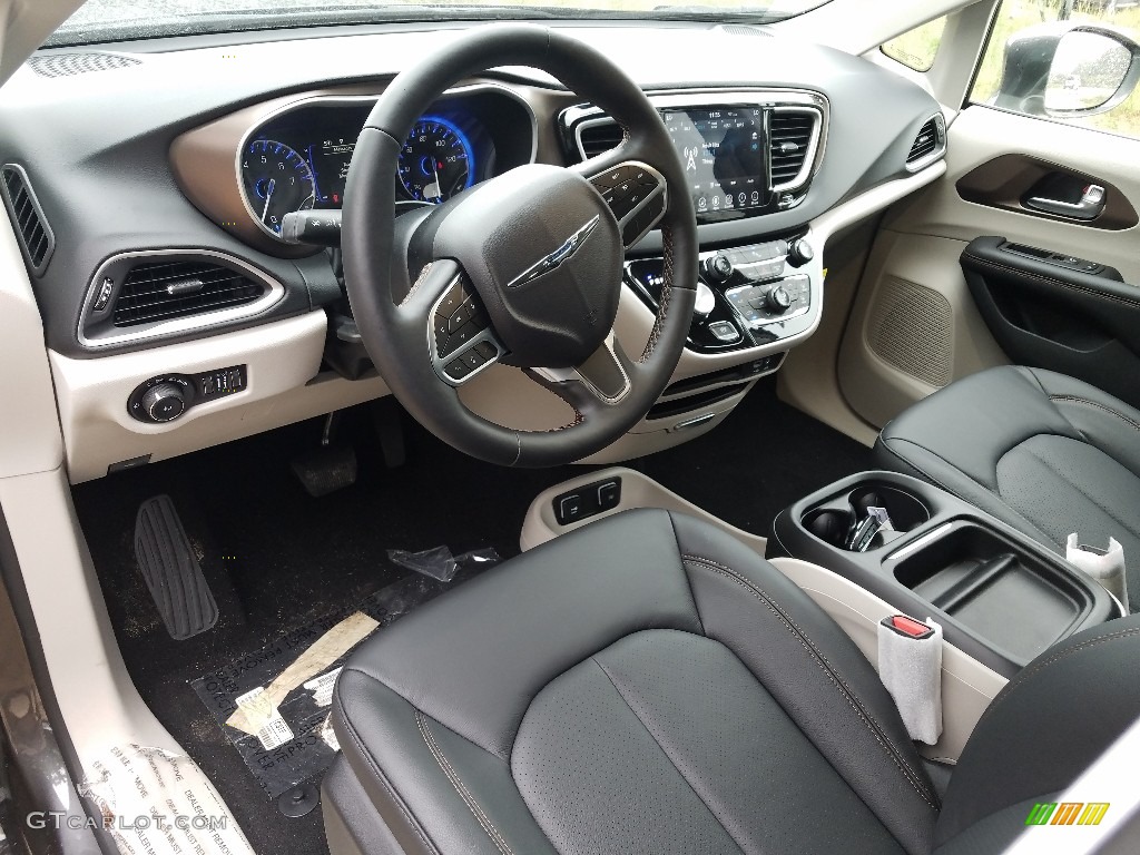 Black/Alloy Interior 2019 Chrysler Pacifica Touring L Photo #129660058
