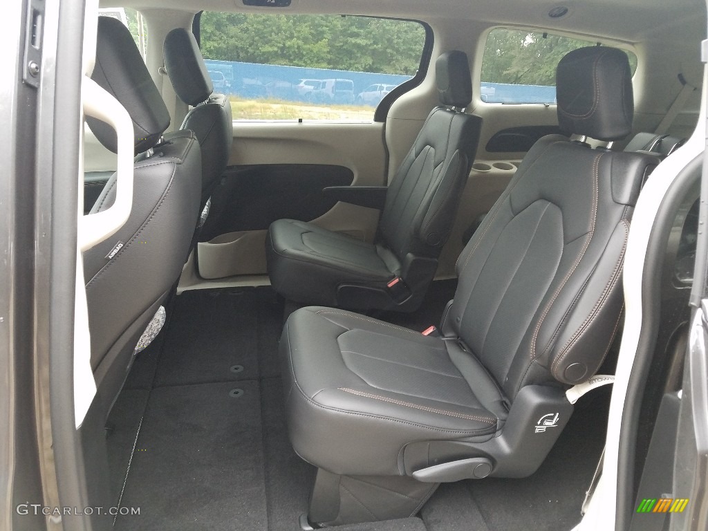 Black/Alloy Interior 2019 Chrysler Pacifica Touring L Photo #129660102