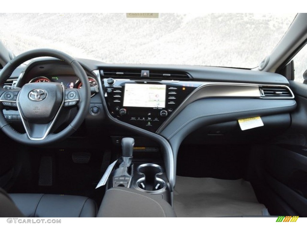 2019 Camry XSE - Wind Chill Pearl / Black photo #8