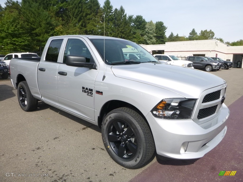 2019 1500 Classic Express Quad Cab 4x4 - Bright Silver Metallic / Black/Diesel Gray photo #7