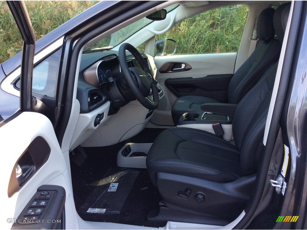 Black/Alloy Interior 2019 Chrysler Pacifica Touring L Plus Photo #129682001