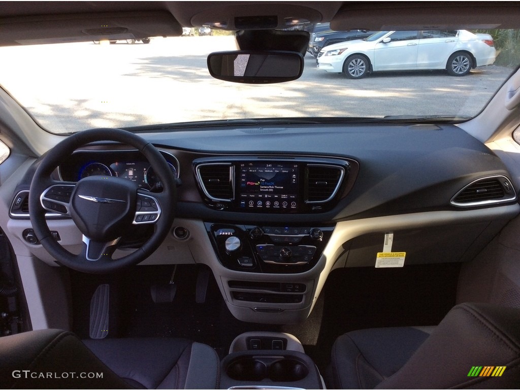 2019 Chrysler Pacifica Touring L Plus Dashboard Photos