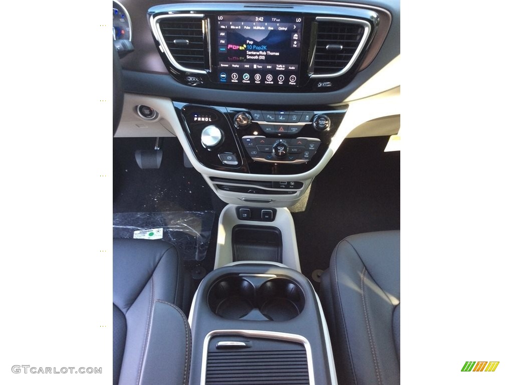 2019 Chrysler Pacifica Touring L Plus Controls Photo #129682067