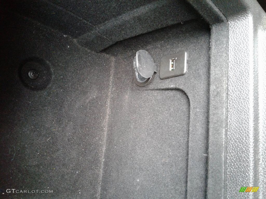 2010 Yukon Denali AWD - Pure Silver Metallic / Ebony photo #26