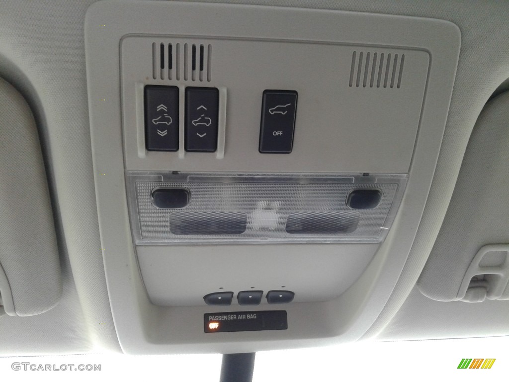 2010 Yukon Denali AWD - Pure Silver Metallic / Ebony photo #28