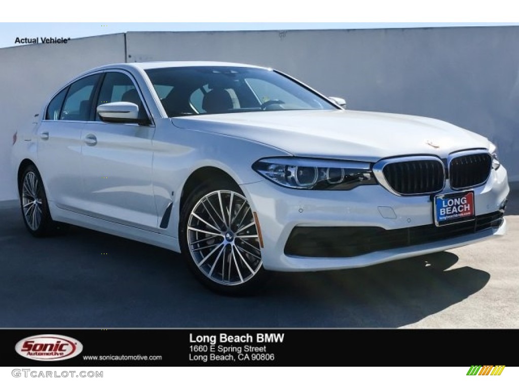 2019 5 Series 530e iPerformance Sedan - Mineral White Metallic / Cognac photo #1