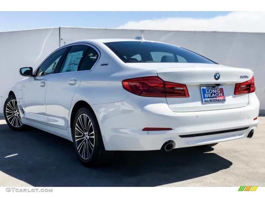 2019 5 Series 530e iPerformance Sedan - Alpine White / Black photo #2