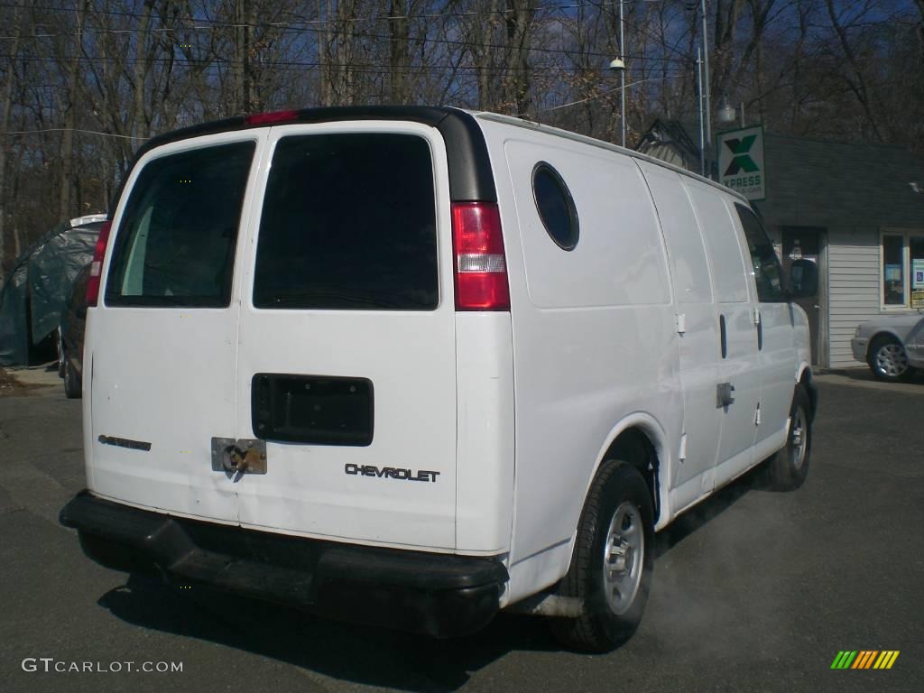 2004 Express 1500 Cargo Van - Summit White / Medium Dark Pewter photo #7