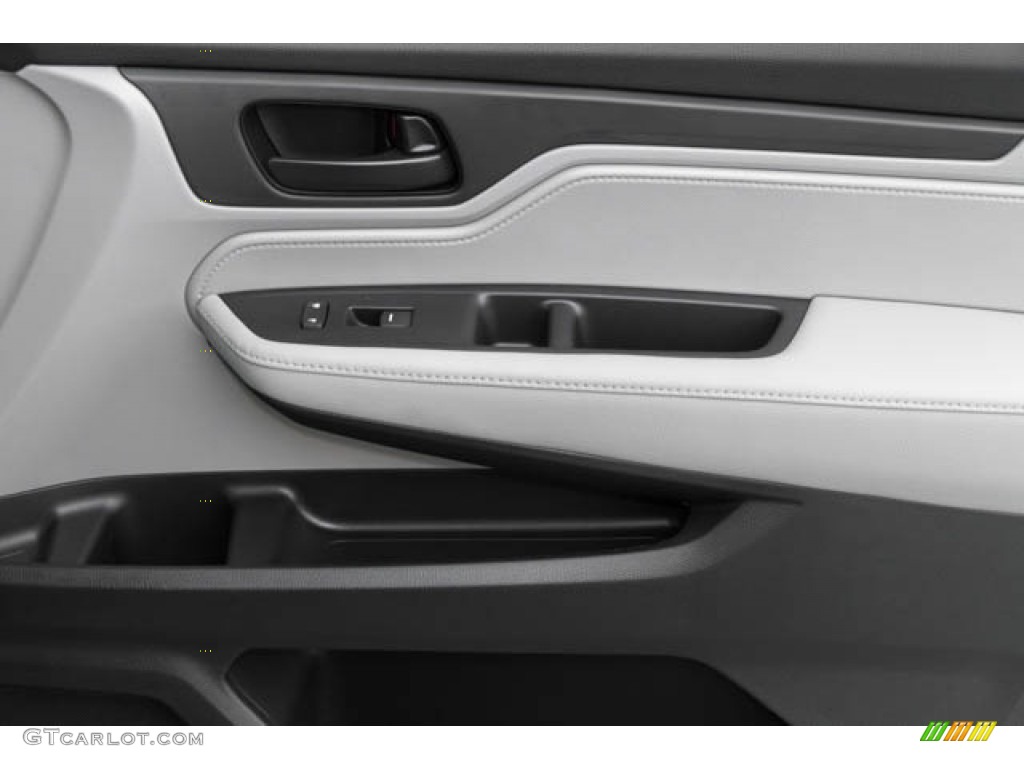 2019 Honda Odyssey LX Gray Door Panel Photo #129730922