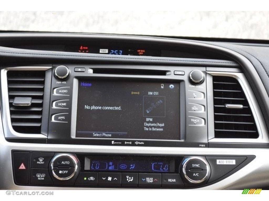 2019 Toyota Highlander LE Plus AWD Controls Photo #129734266
