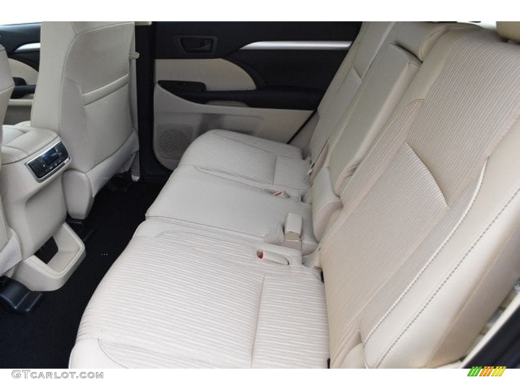 2019 Toyota Highlander LE Plus AWD Rear Seat Photo #129734368