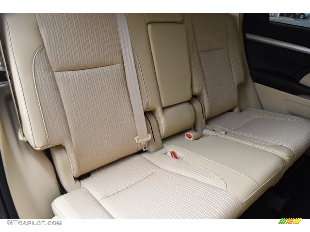 2019 Toyota Highlander LE Plus AWD Rear Seat Photo #129734455