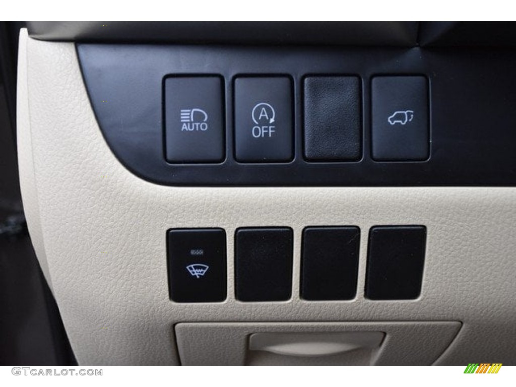2019 Toyota Highlander LE Plus AWD Controls Photo #129734611