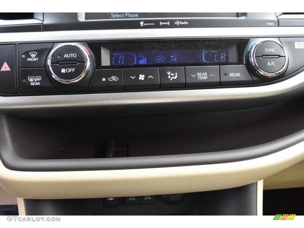 2019 Toyota Highlander LE Plus AWD Controls Photo #129734710