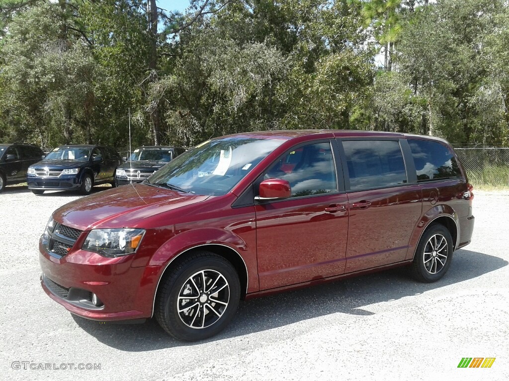 2019 Grand Caravan SE Plus - Octane Red Pearl / Black photo #1