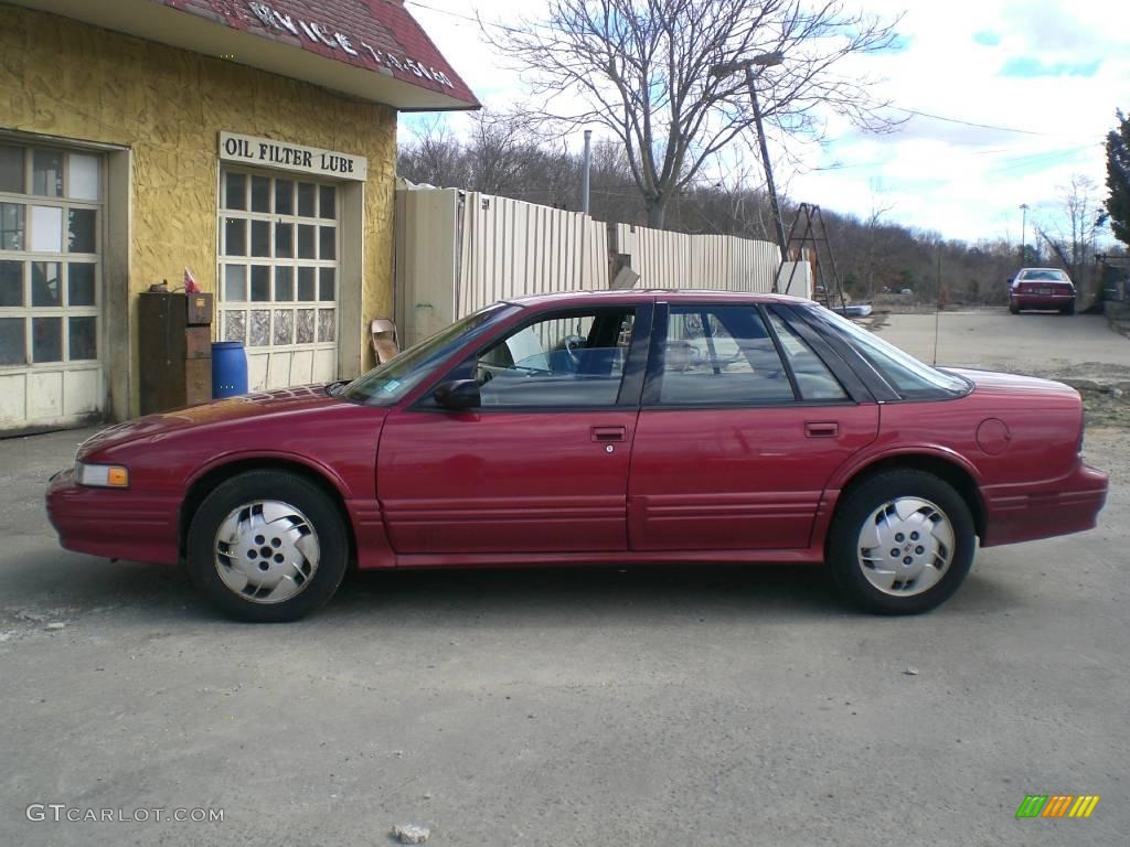 1995 Cutlass Supreme S Sedan - Medium Garnet Red Metallic / Dark Gray photo #1