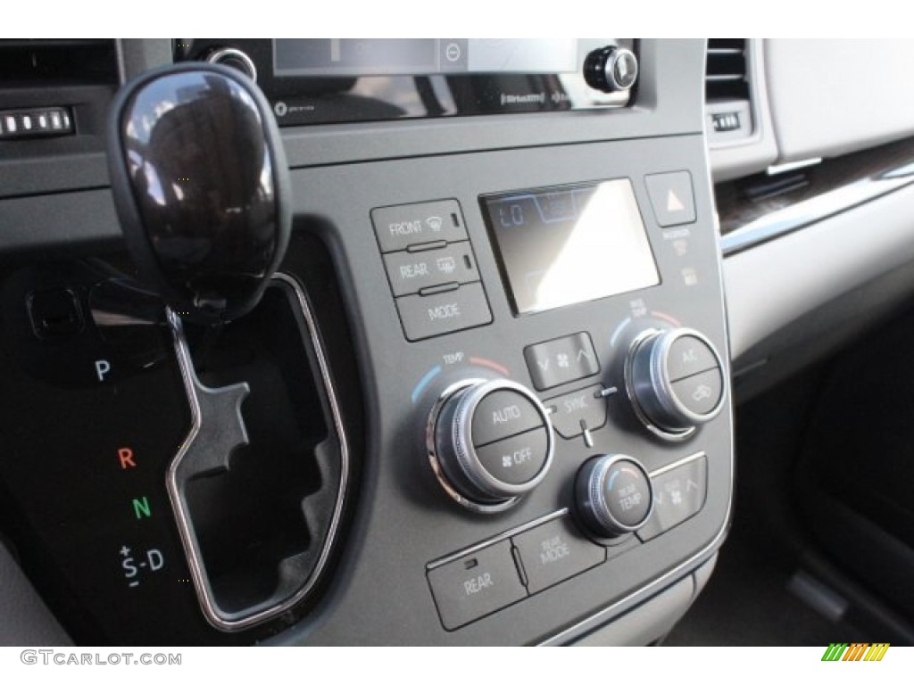 2019 Toyota Sienna XLE Controls Photo #129745723
