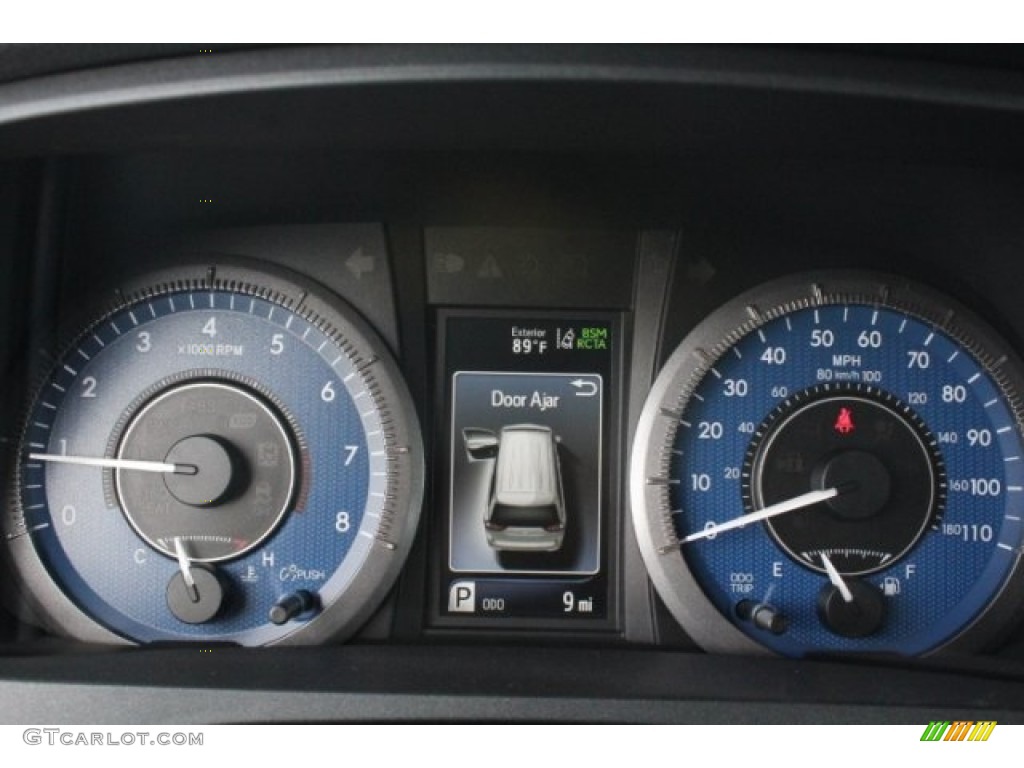 2019 Toyota Sienna XLE Gauges Photo #129745747