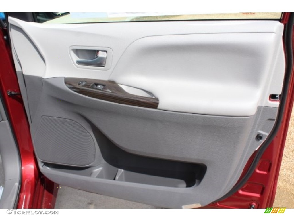 2019 Toyota Sienna XLE Ash Door Panel Photo #129745789